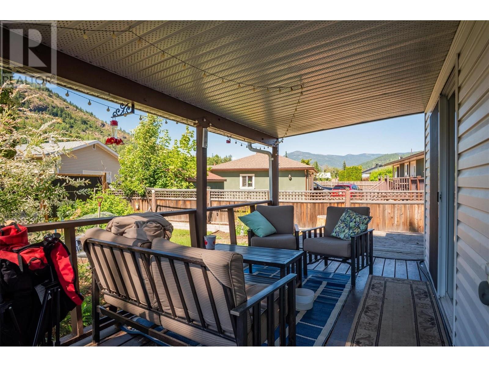 Photo 46 of 840 9th Avenue, Montrose BC