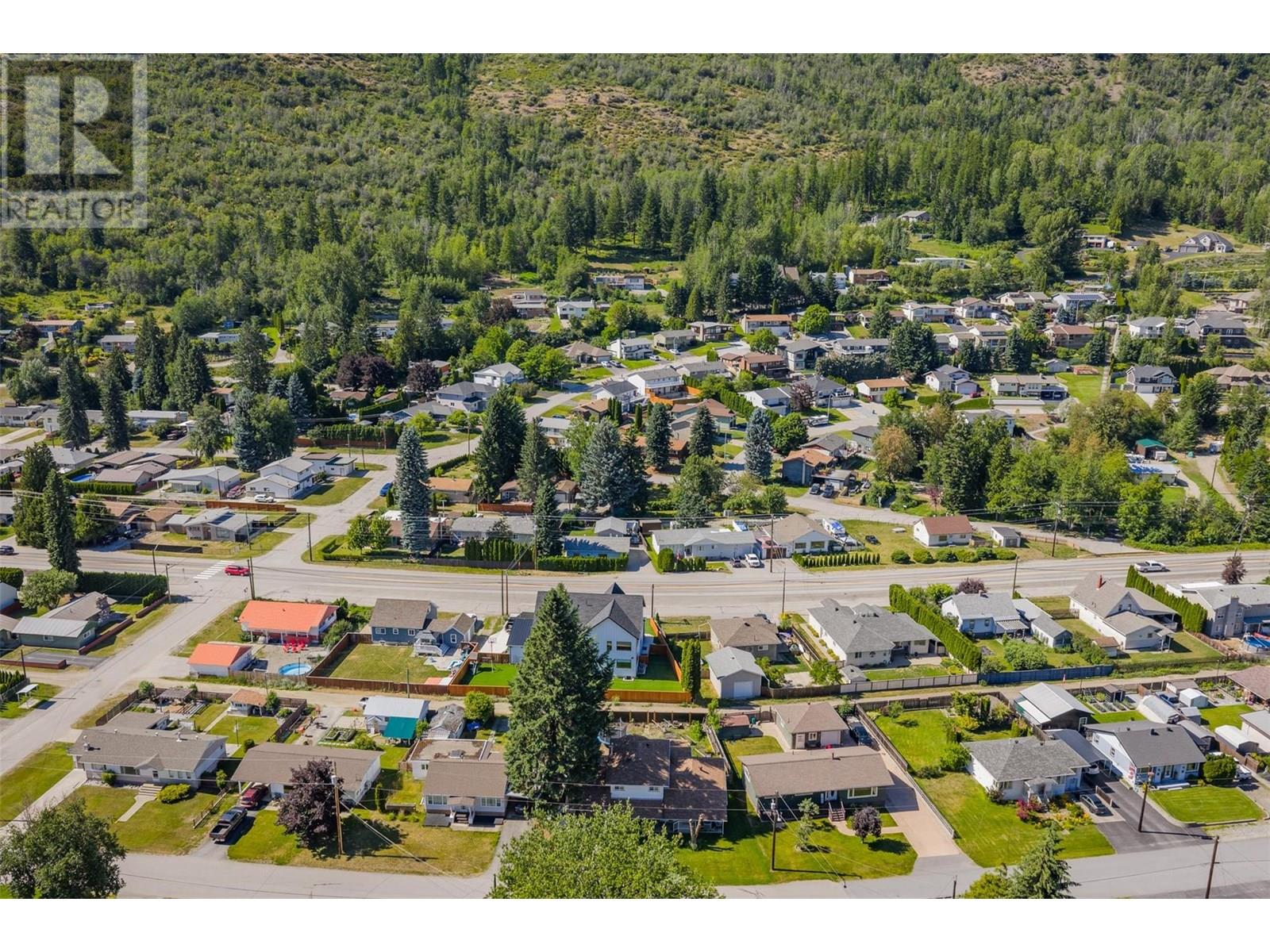 Photo 42 of 840 9th Avenue, Montrose BC