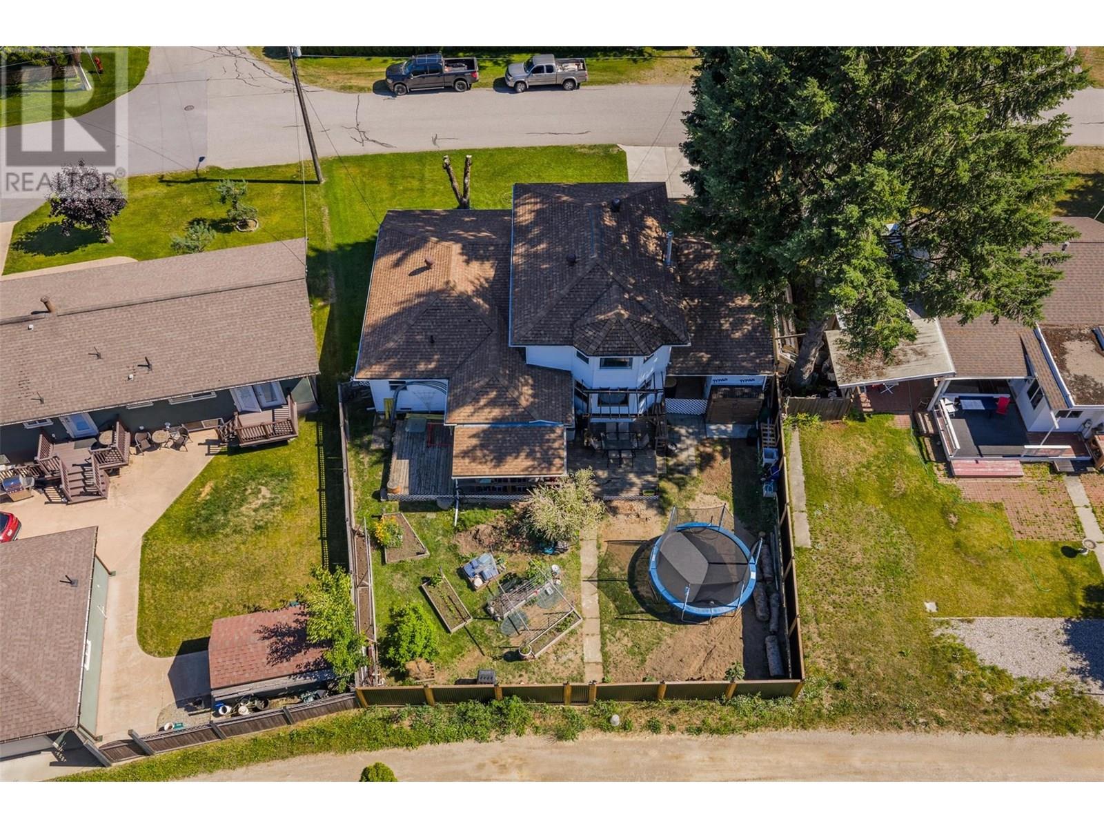 Photo 43 of 840 9th Avenue, Montrose BC