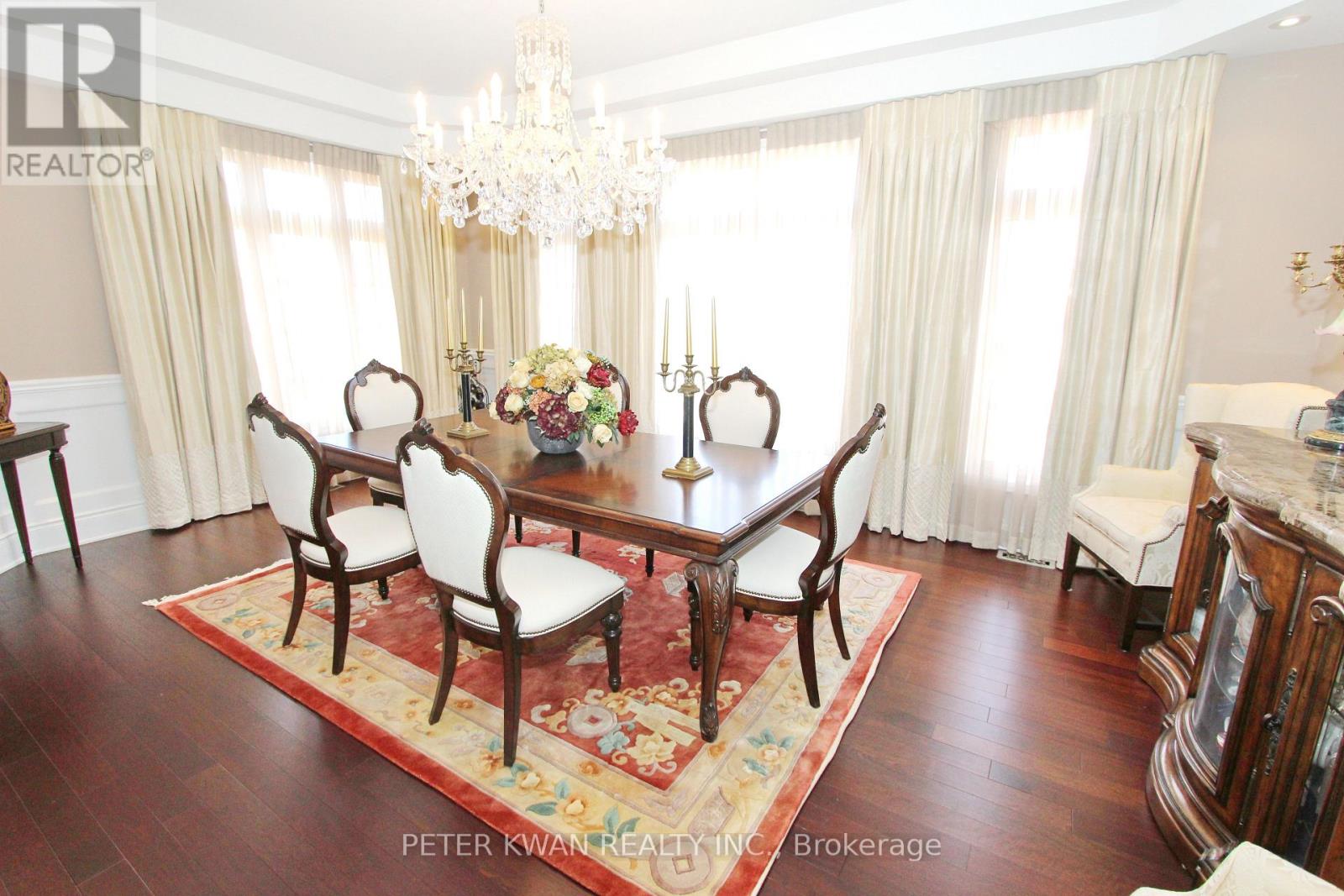 Photo 19 of 123 Carisbrooke Circle, Aurora ON