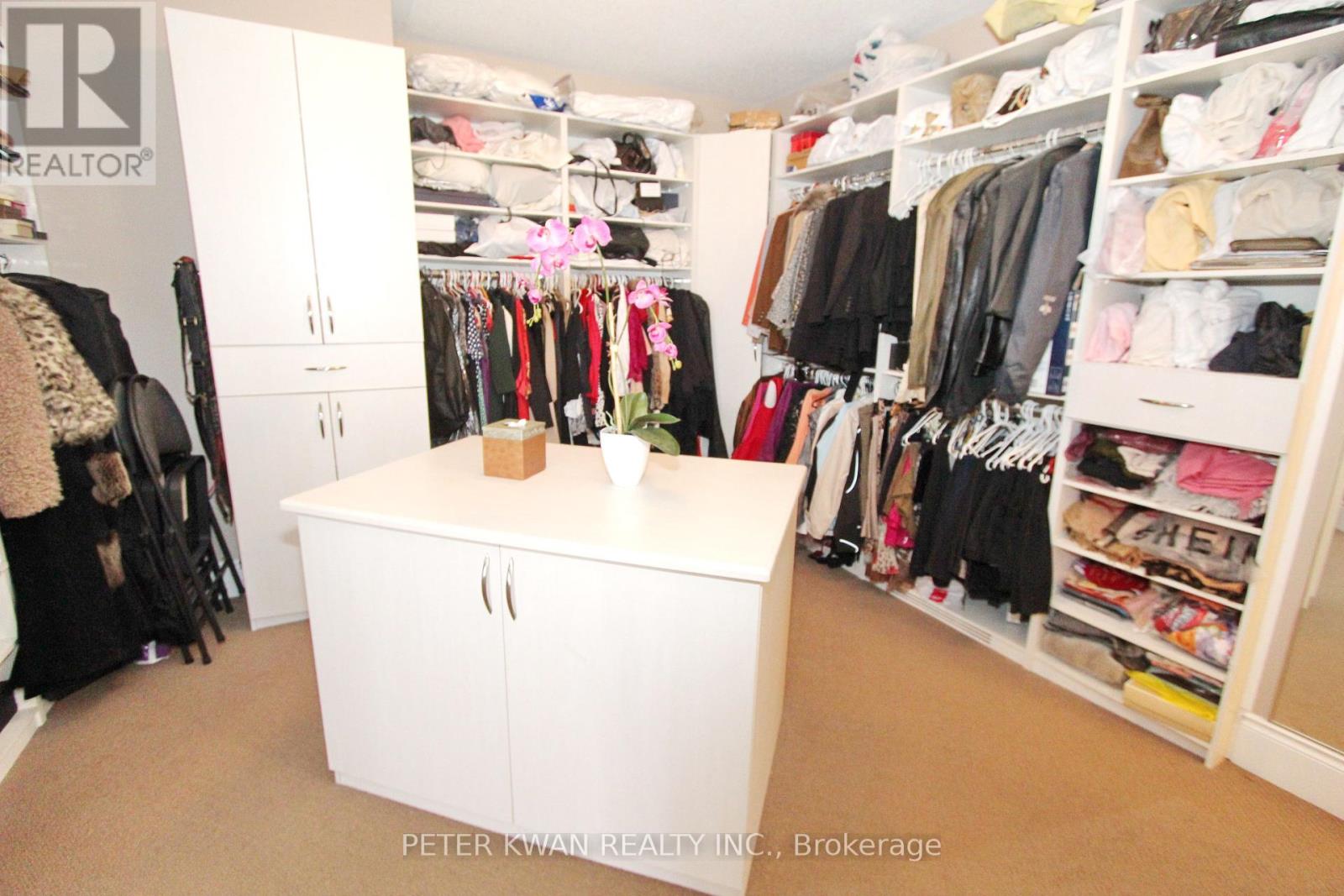 Photo 30 of 123 Carisbrooke Circle, Aurora ON