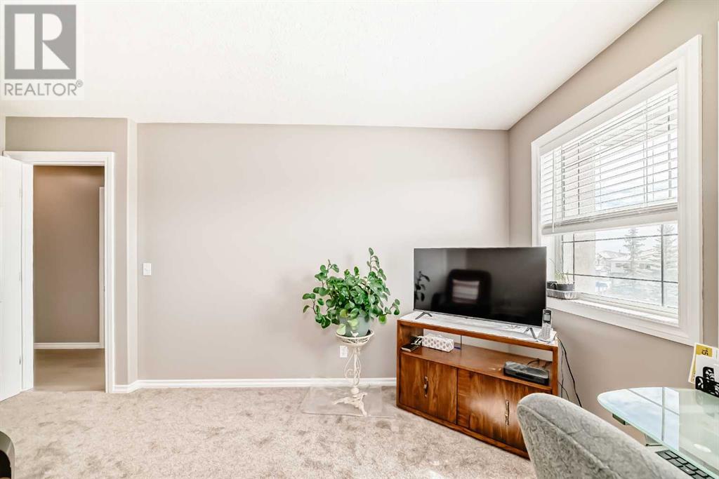 Single Family House for Sale in  Royal Crest View NW Royal Oak Calgary 