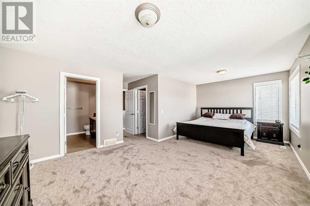 Single Family House for Sale in  Royal Crest View NW Royal Oak Calgary 