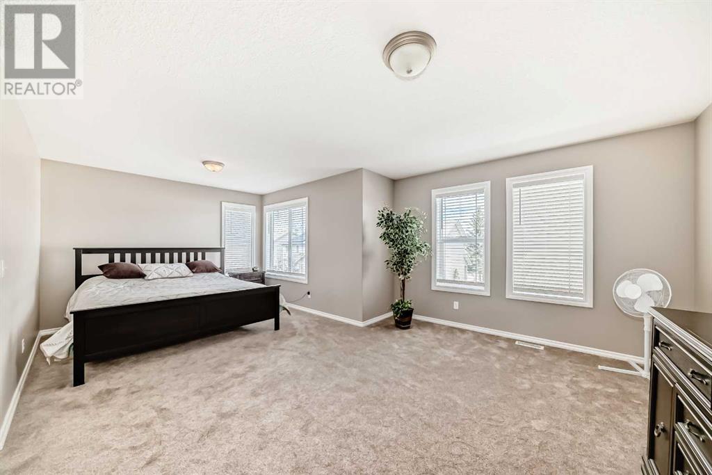 Single Family House for Sale in  Royal Crest View NW Royal Oak Calgary 