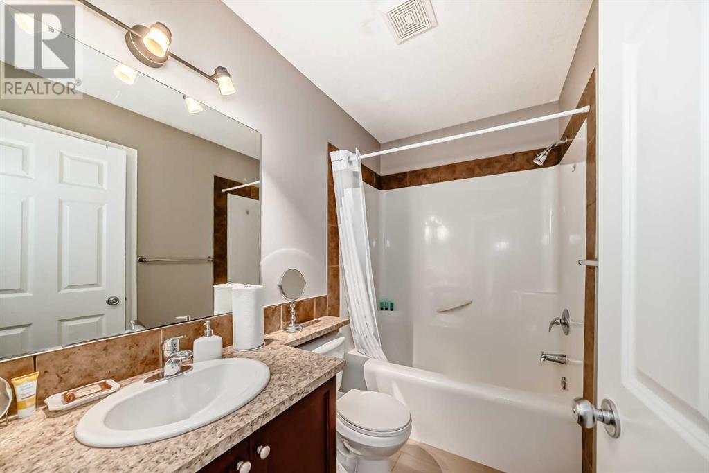 Single Family House for Sale in  Royal Crest View NW Royal Oak Calgary 