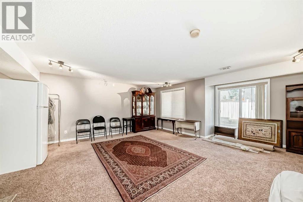 Single Family House for Sale in  Royal Crest View NW Royal Oak Calgary 