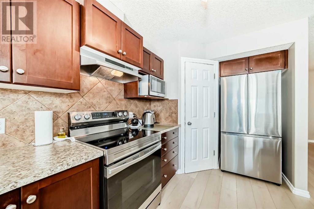 Single Family House for Sale in  Royal Crest View NW Royal Oak Calgary 