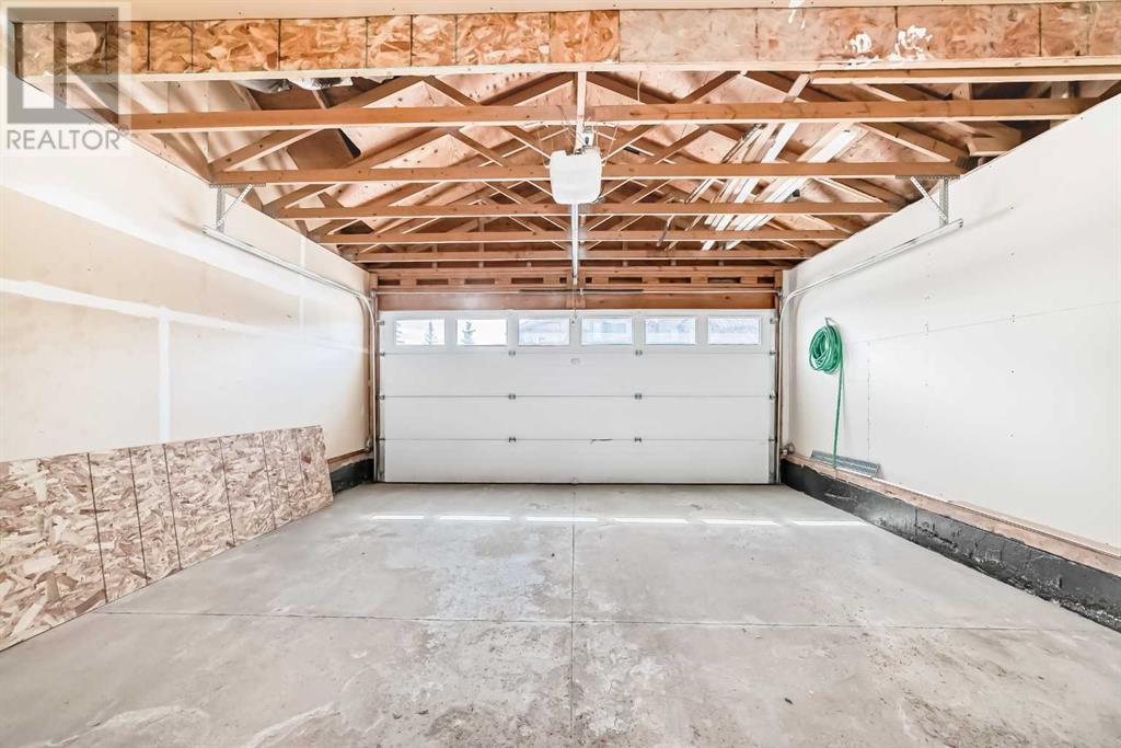 Single Family House for Sale in  Royal Crest View NW Royal Oak Calgary 