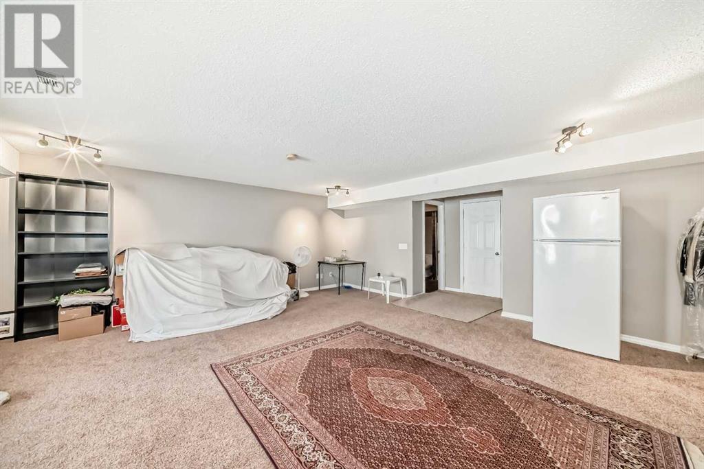 Single Family House for Sale in  Royal Crest View NW Royal Oak Calgary 