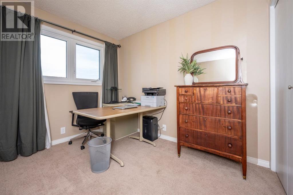 Single Family House for Sale in  Beddington Way NE Beddington Heights Calgary 