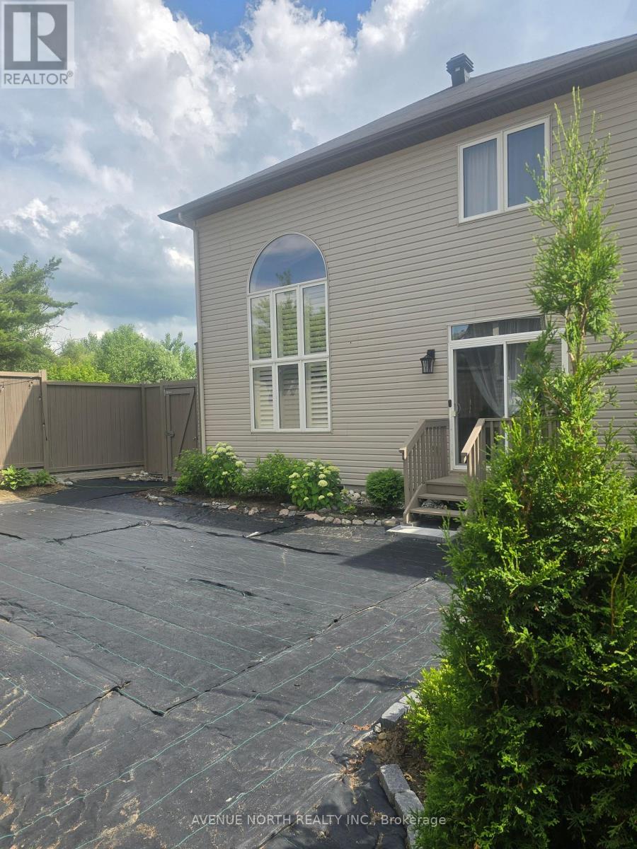 Photo 4 of 429 Dovehaven Street, Ottawa ON