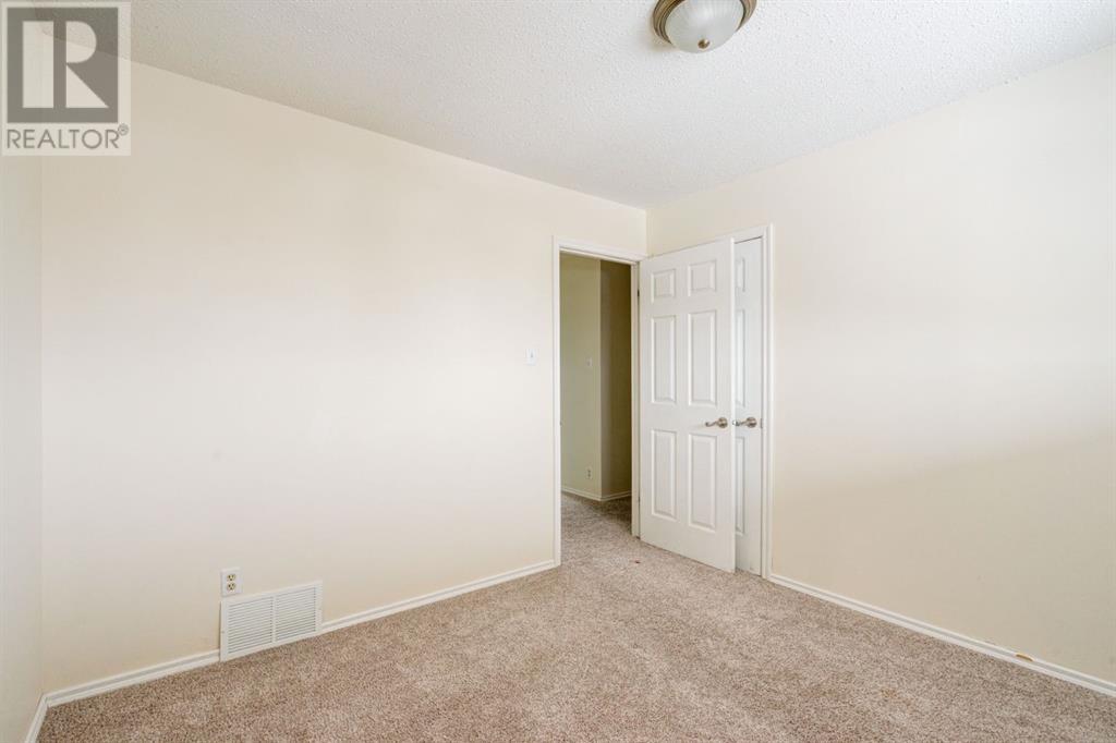 Single Family House for Sale in    Avenue NW Bowness Calgary 