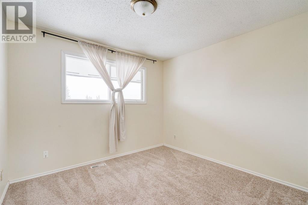 Single Family House for Sale in    Avenue NW Bowness Calgary 