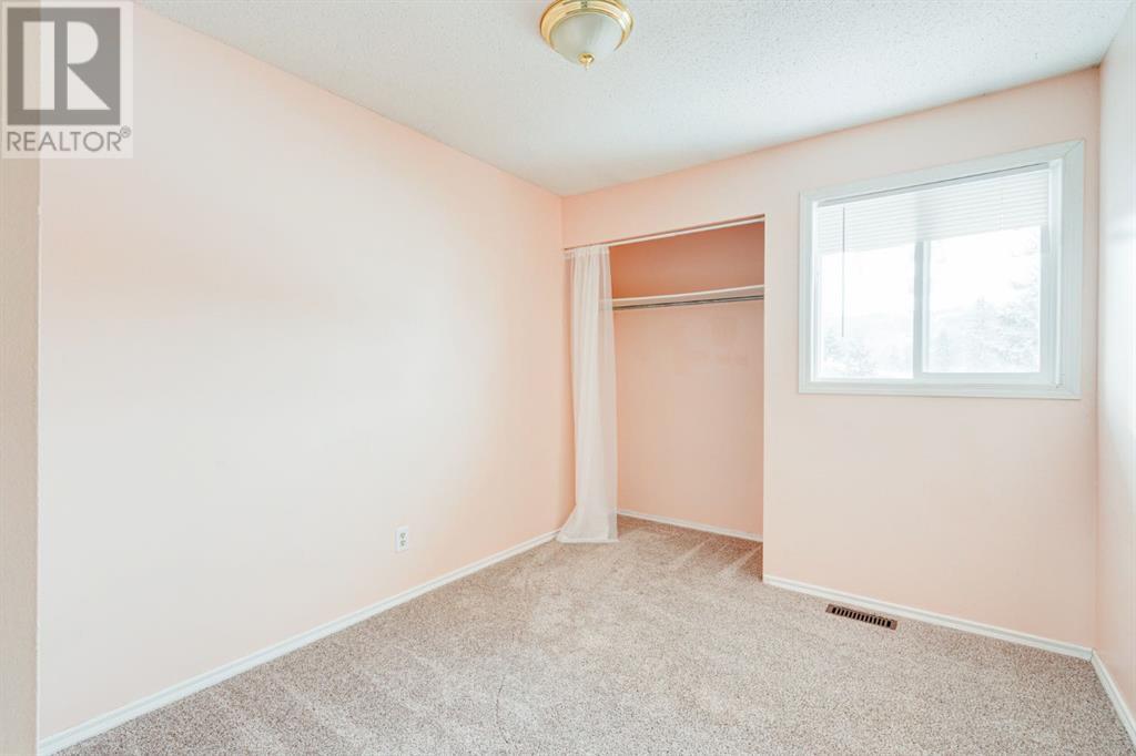 Single Family House for Sale in    Avenue NW Bowness Calgary 