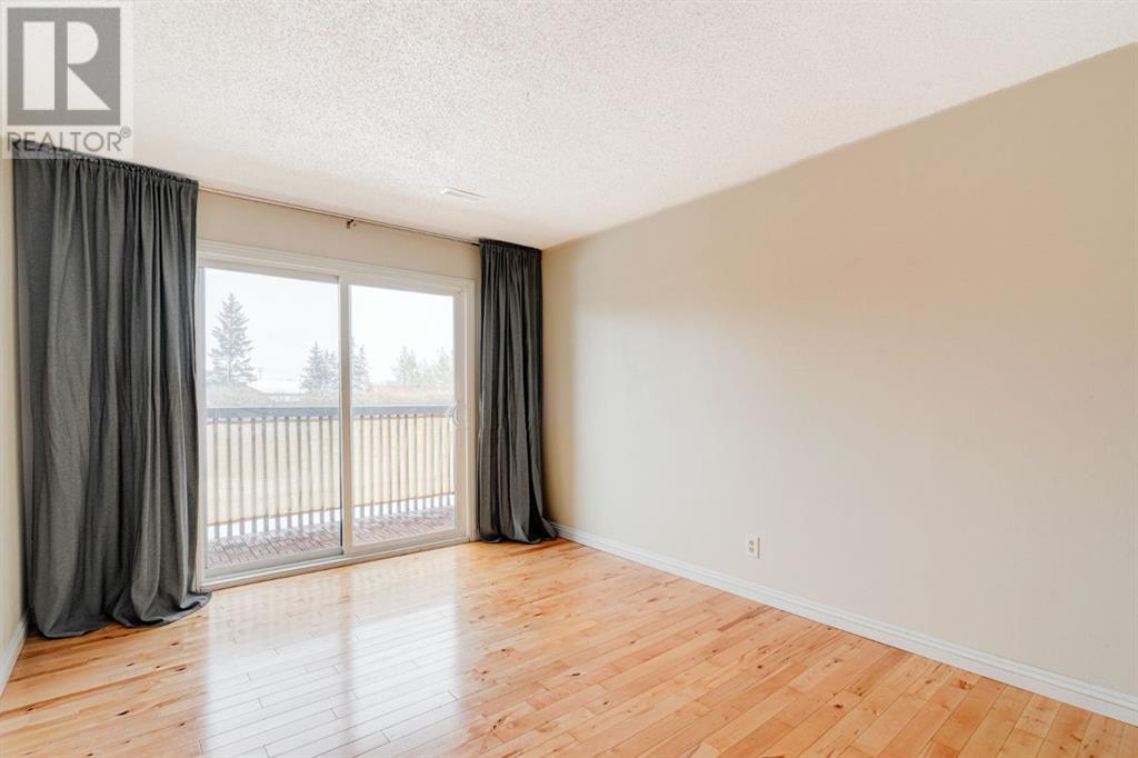 Single Family House for Sale in    Avenue NW Bowness Calgary 