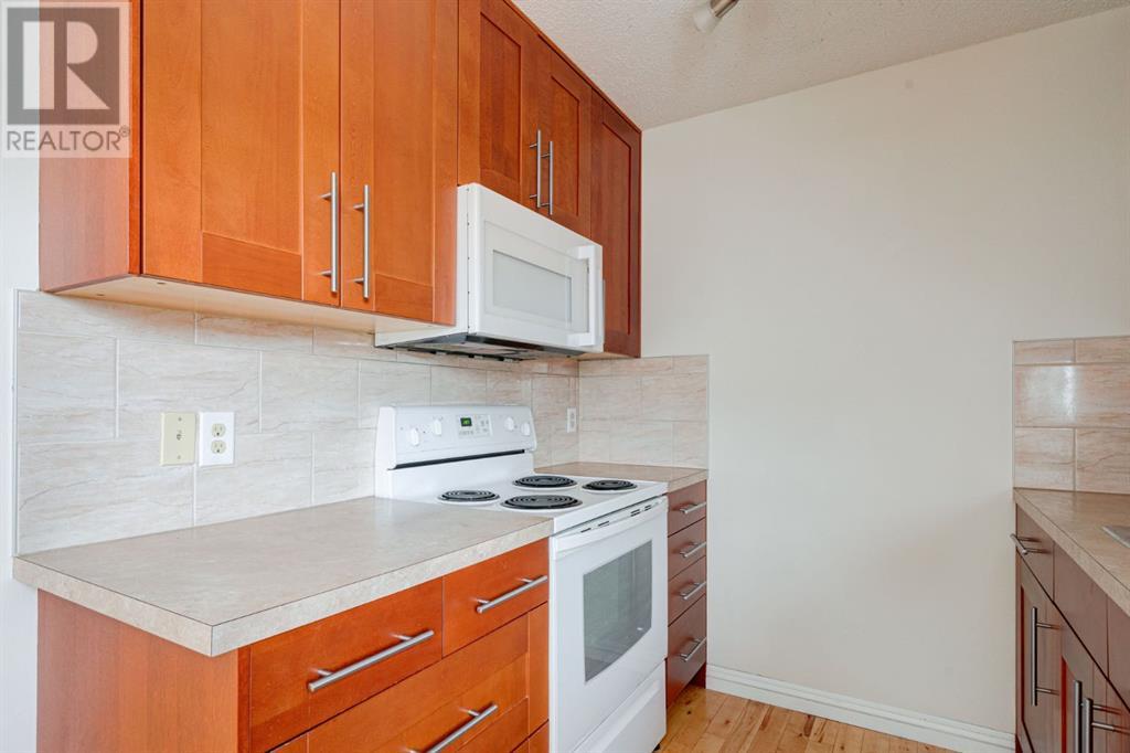 Single Family House for Sale in    Avenue NW Bowness Calgary 
