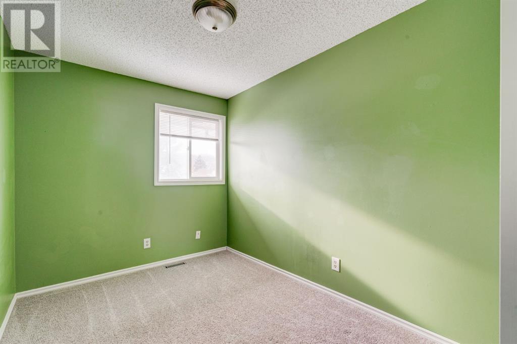 Single Family House for Sale in    Avenue NW Bowness Calgary 