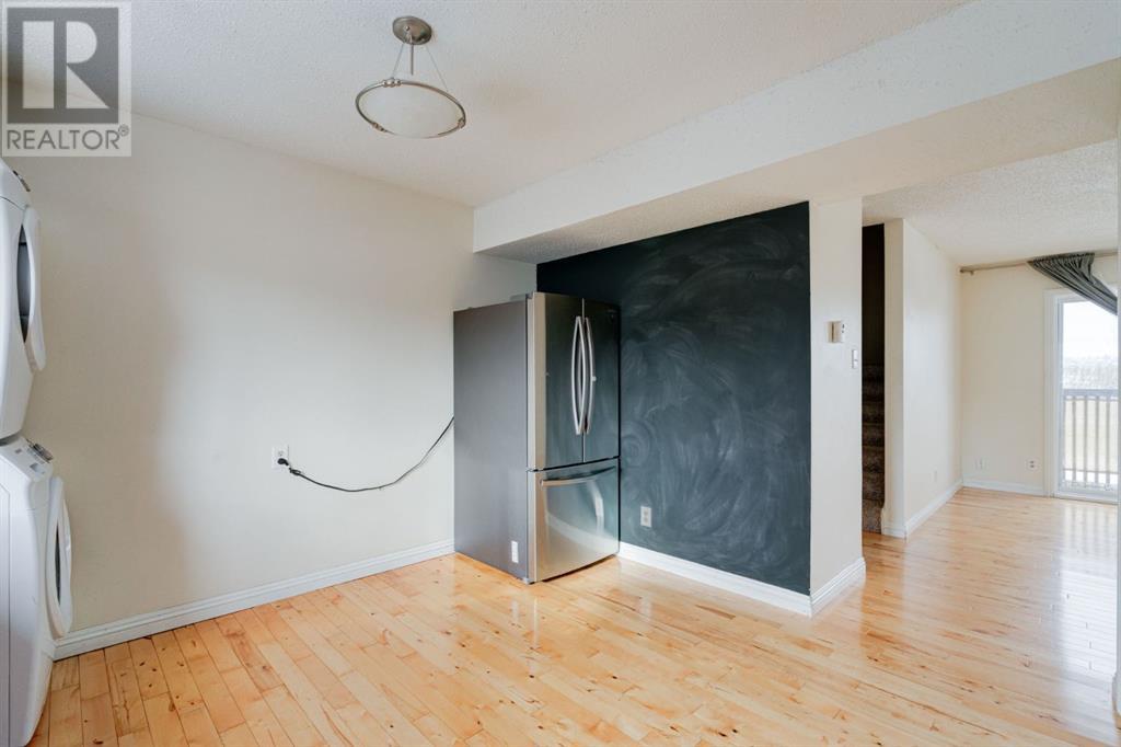 Single Family House for Sale in    Avenue NW Bowness Calgary 