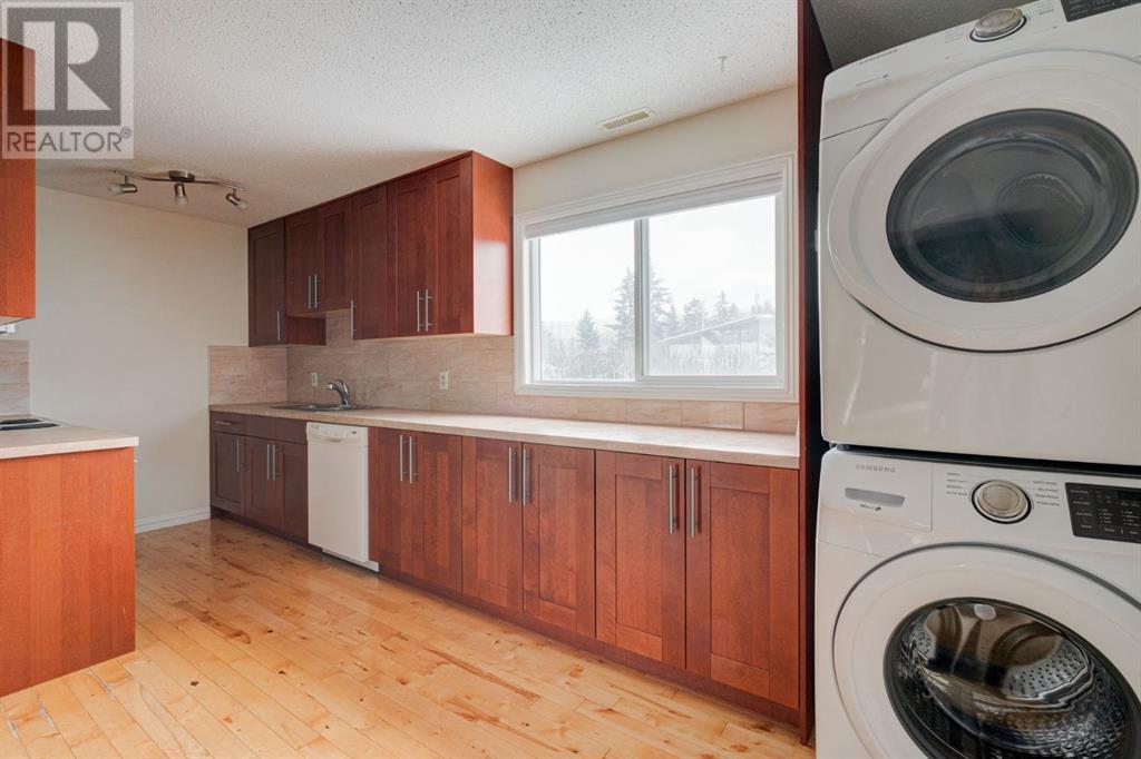 Single Family House for Sale in    Avenue NW Bowness Calgary 
