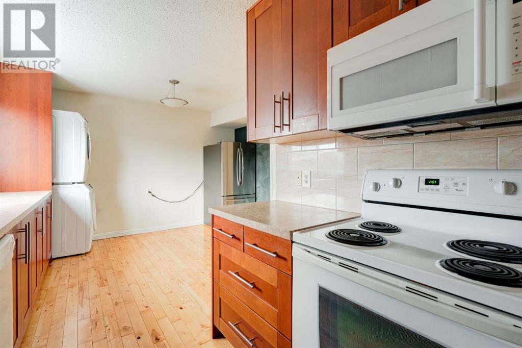 Single Family House for Sale in    Avenue NW Bowness Calgary 