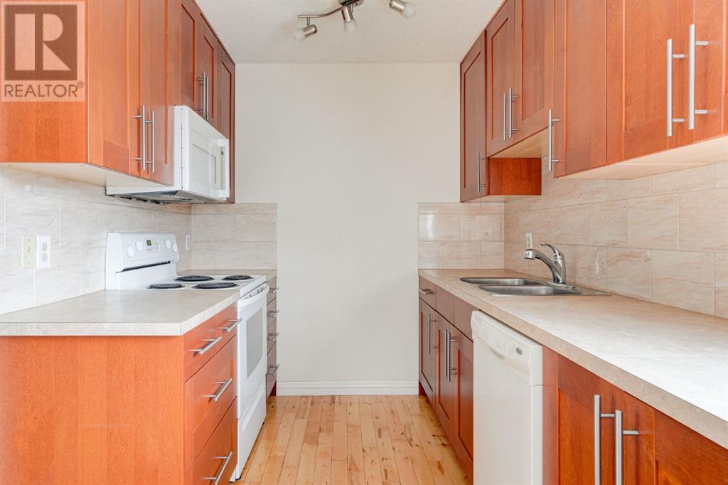 Single Family House for Sale in    Avenue NW Bowness Calgary 