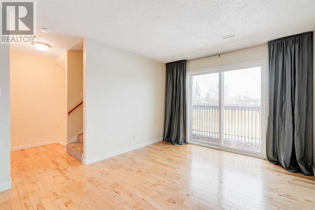 Single Family House for Sale in    Avenue NW Bowness Calgary 