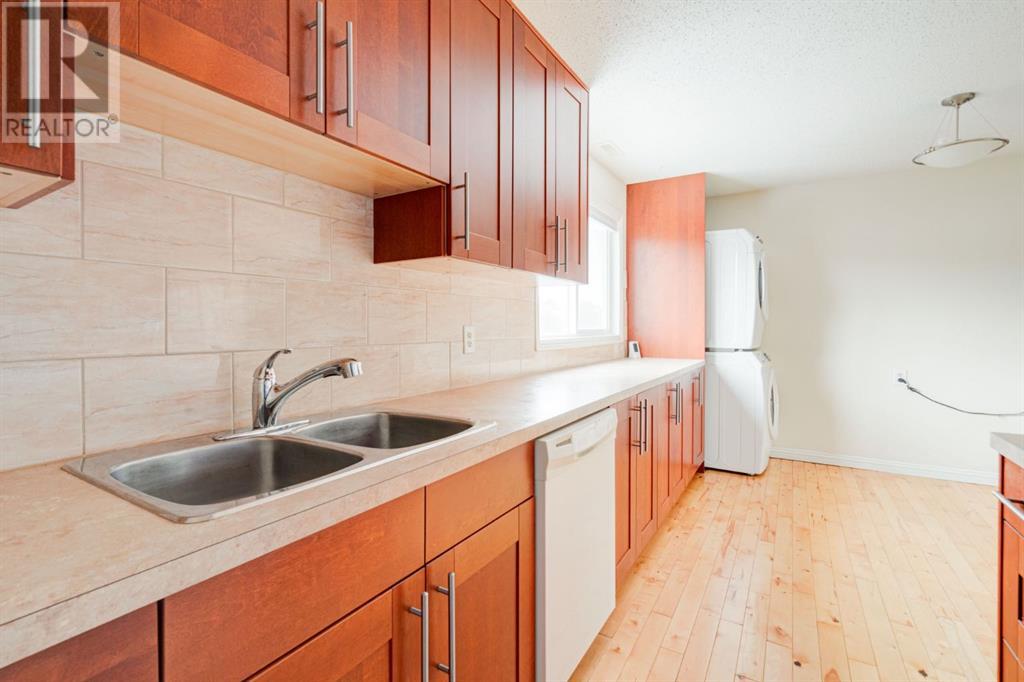 Single Family House for Sale in    Avenue NW Bowness Calgary 
