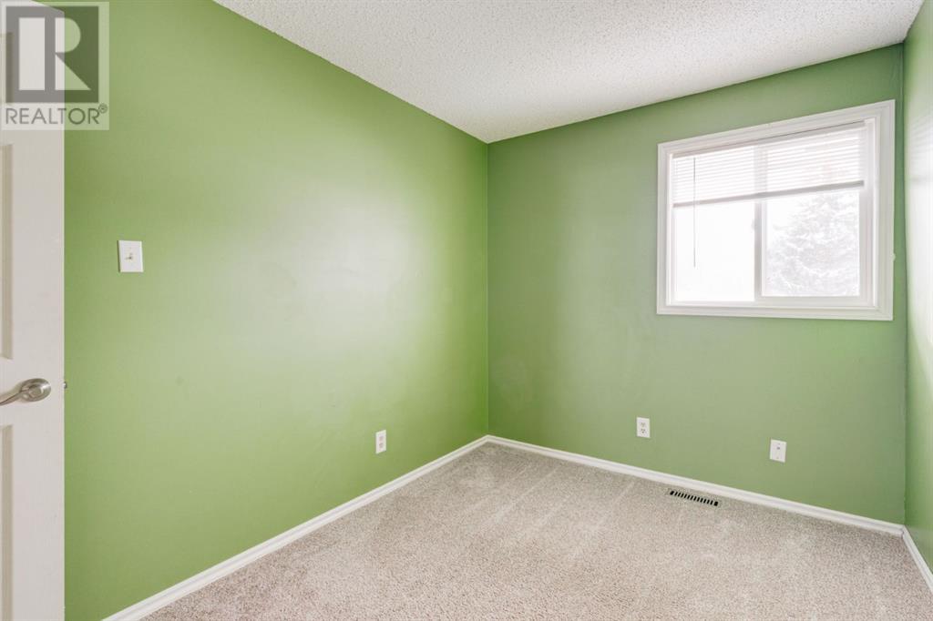 Single Family House for Sale in    Avenue NW Bowness Calgary 
