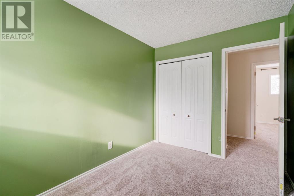 Single Family House for Sale in    Avenue NW Bowness Calgary 