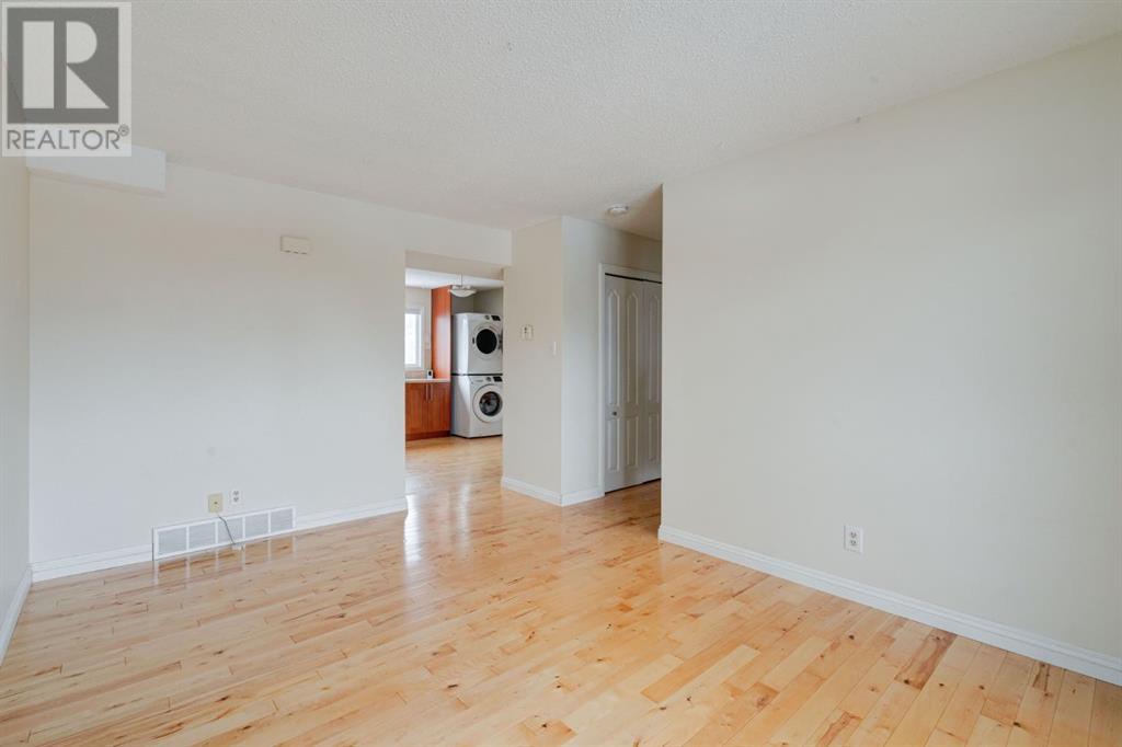 Single Family House for Sale in    Avenue NW Bowness Calgary 