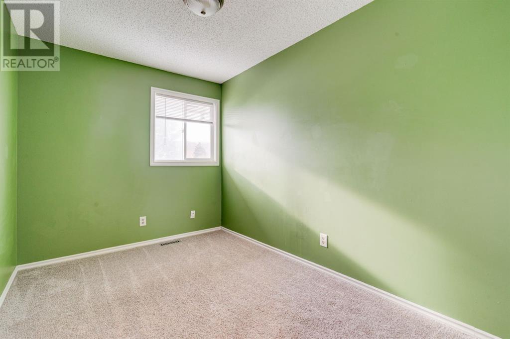 Single Family House for Sale in    Avenue NW Bowness Calgary 