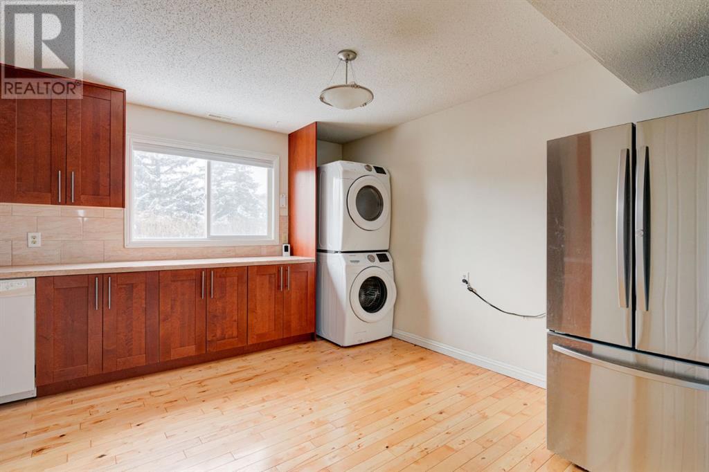 Single Family House for Sale in    Avenue NW Bowness Calgary 