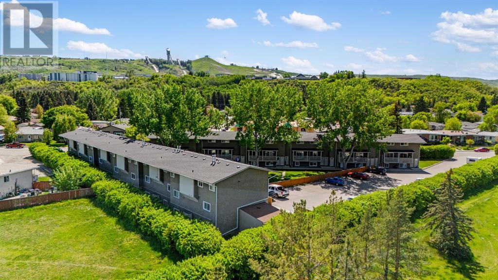Single Family House for Sale in    Avenue NW Bowness Calgary 