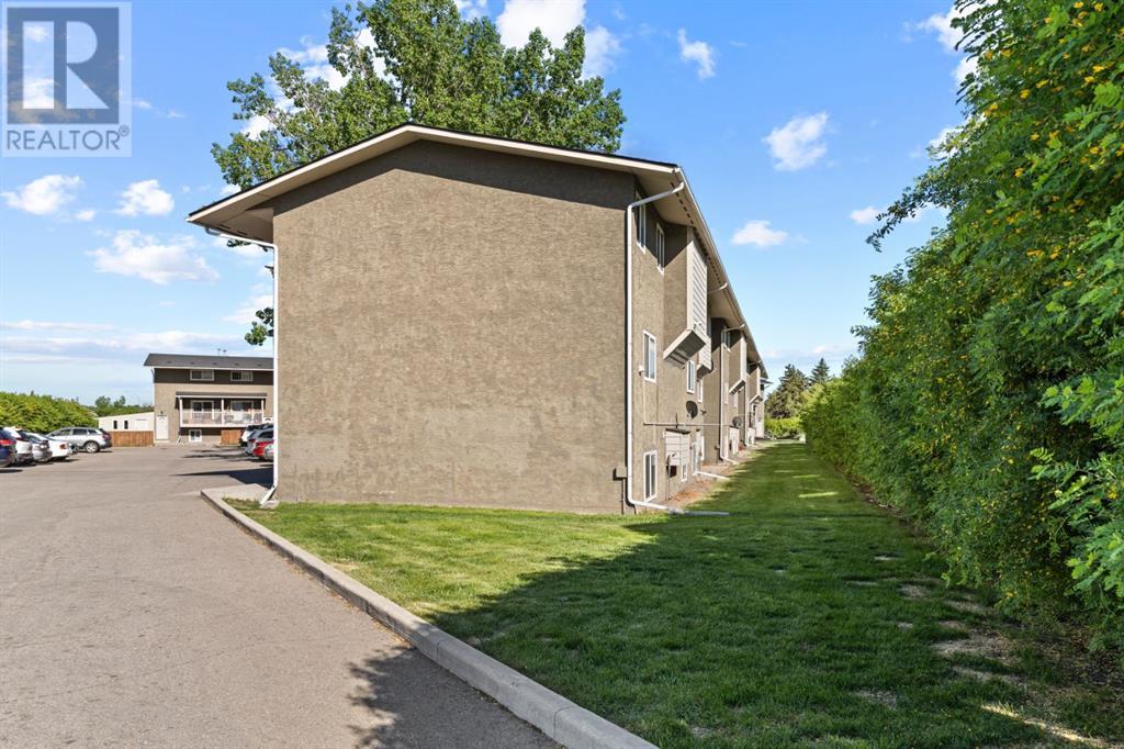 Single Family House for Sale in    Avenue NW Bowness Calgary 