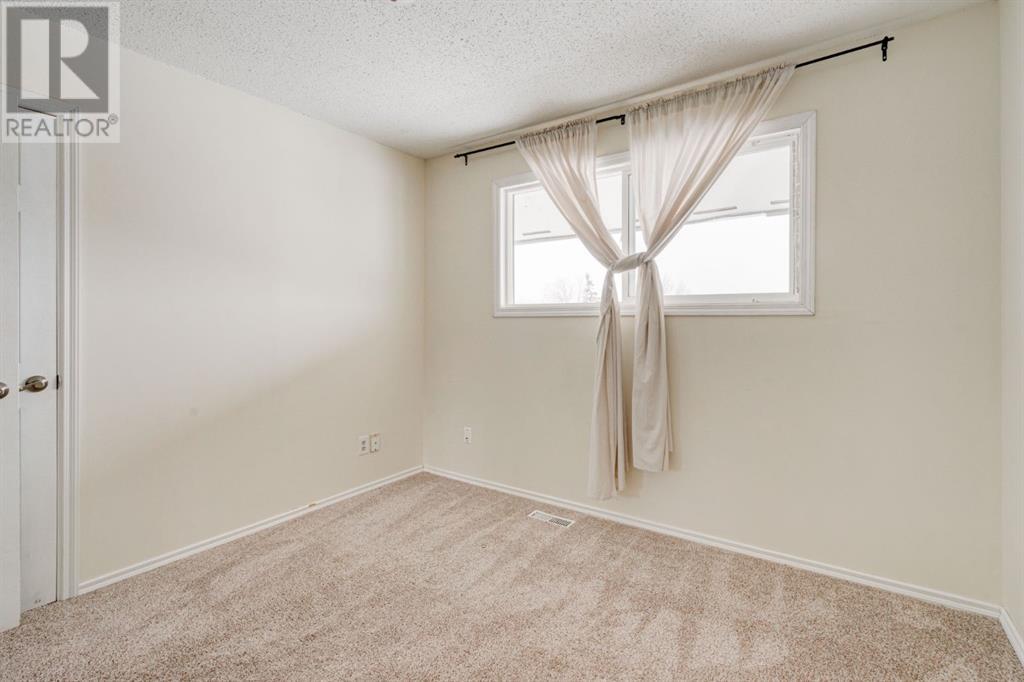 Single Family House for Sale in    Avenue NW Bowness Calgary 