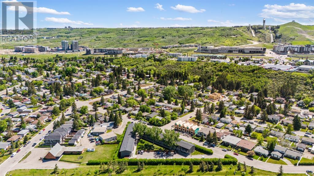 Single Family House for Sale in    Avenue NW Bowness Calgary 