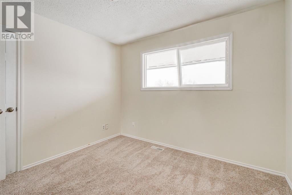 Single Family House for Sale in    Avenue NW Bowness Calgary 
