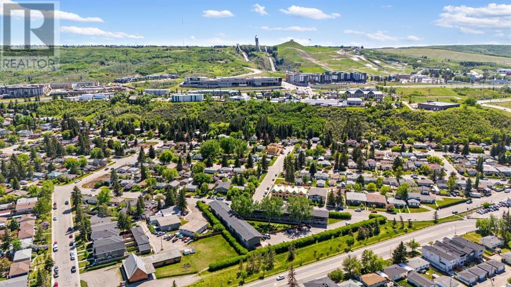 Single Family House for Sale in    Avenue NW Bowness Calgary 