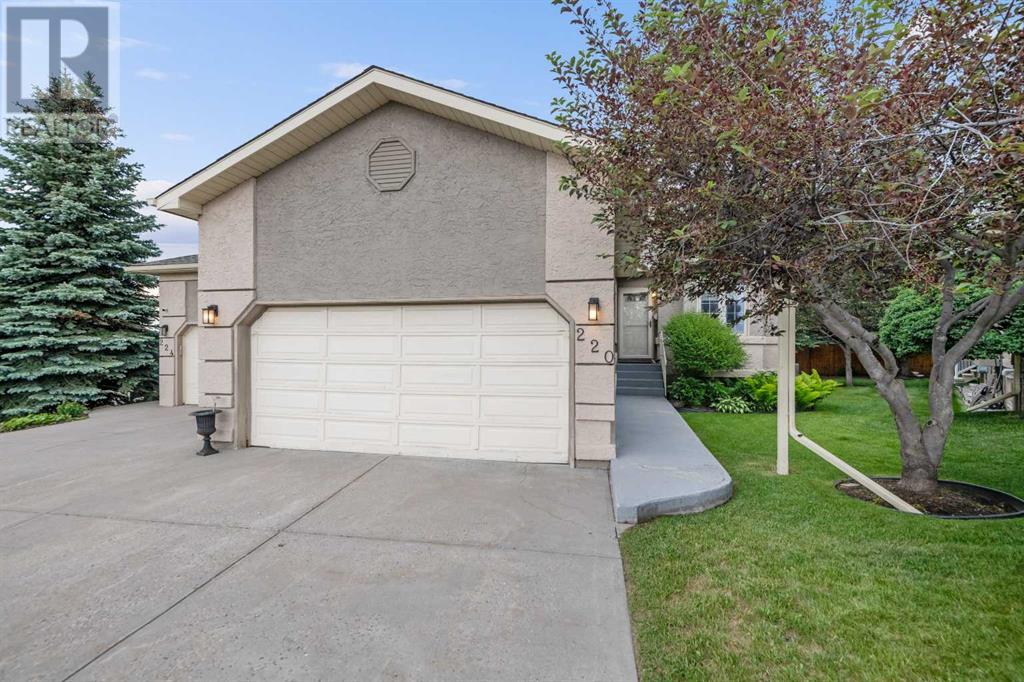 220 Silver Creek Mews NW, Calgary, Alberta