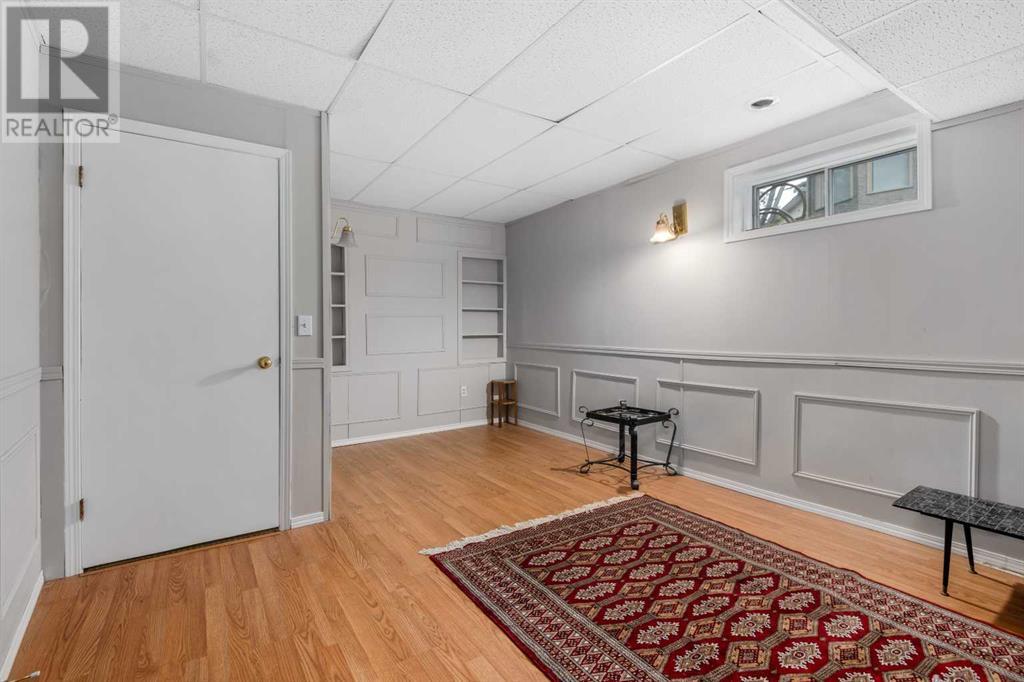 Single Family House for Sale in  Silver Creek Mews NW Silver Springs Calgary 