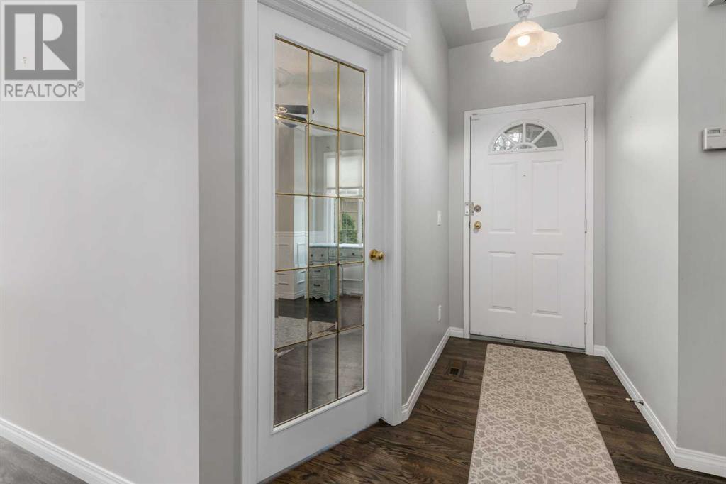 Single Family House for Sale in  Silver Creek Mews NW Silver Springs Calgary 