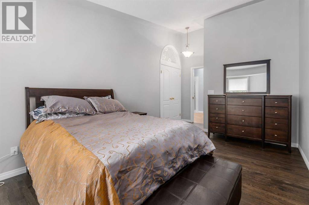 Single Family House for Sale in  Silver Creek Mews NW Silver Springs Calgary 