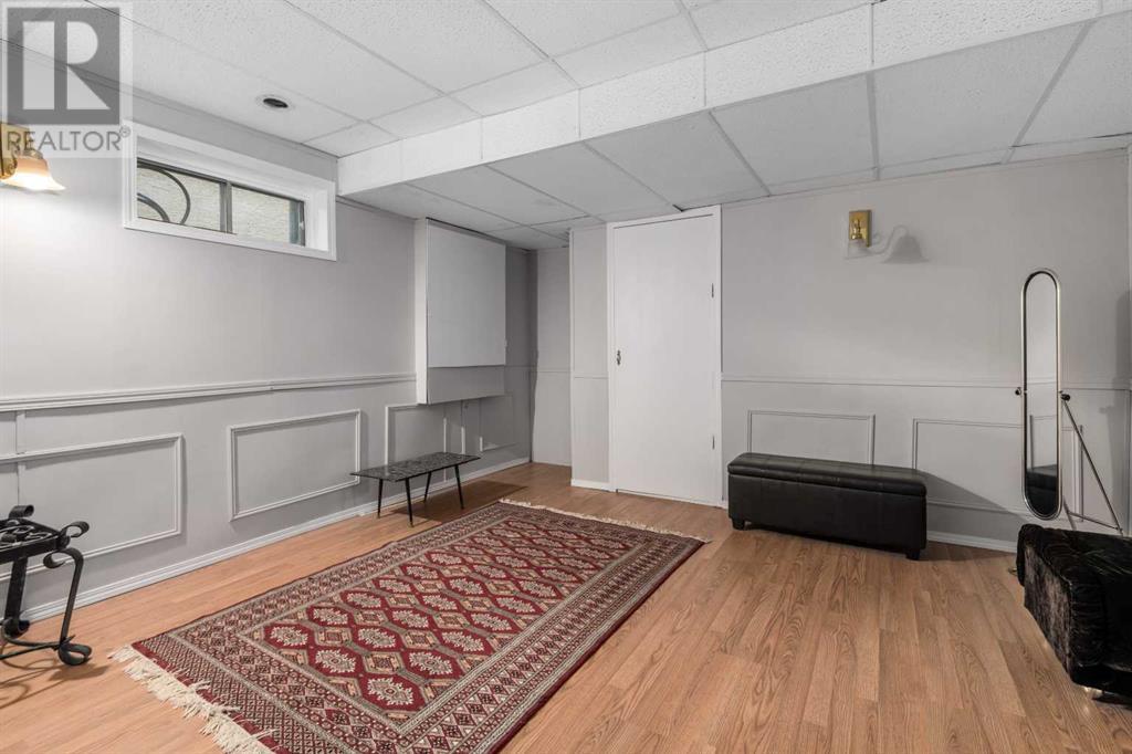 Single Family House for Sale in  Silver Creek Mews NW Silver Springs Calgary 