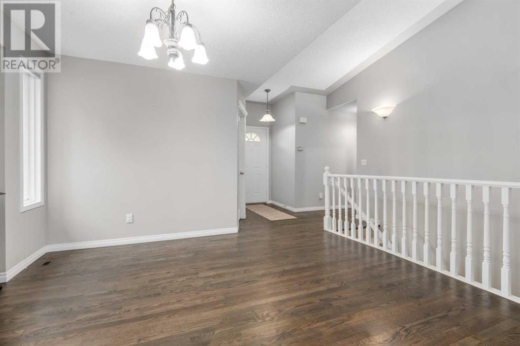 Single Family House for Sale in  Silver Creek Mews NW Silver Springs Calgary 