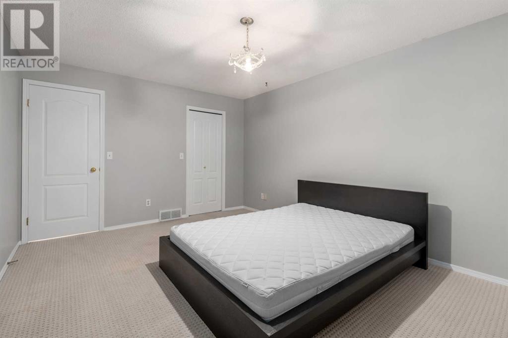 Single Family House for Sale in  Silver Creek Mews NW Silver Springs Calgary 