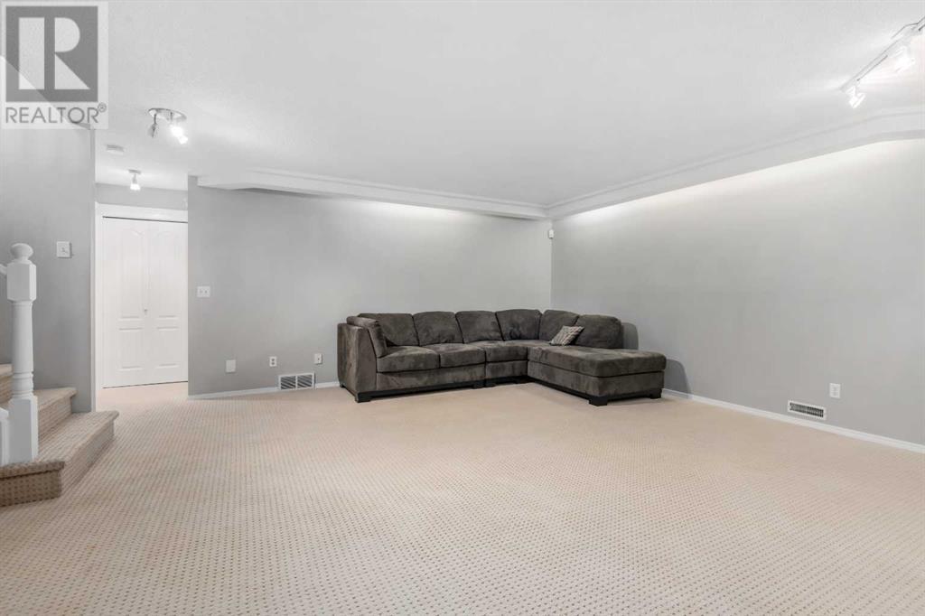 Single Family House for Sale in  Silver Creek Mews NW Silver Springs Calgary 