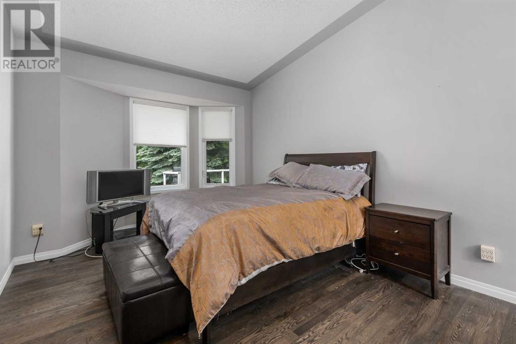 Single Family House for Sale in  Silver Creek Mews NW Silver Springs Calgary 