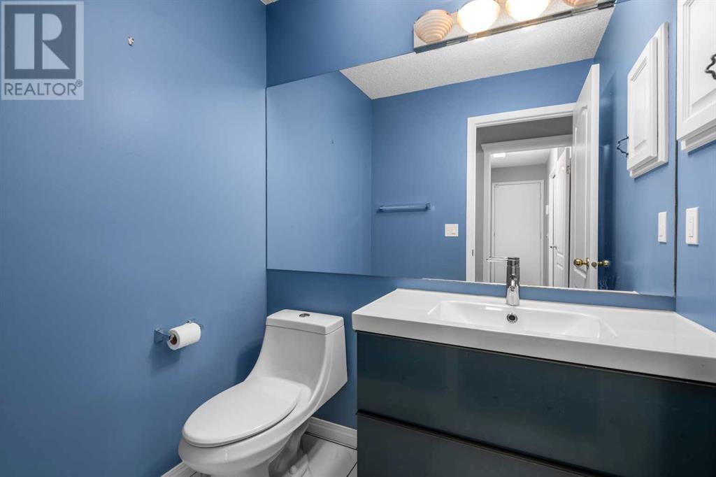 Single Family House for Sale in  Silver Creek Mews NW Silver Springs Calgary 