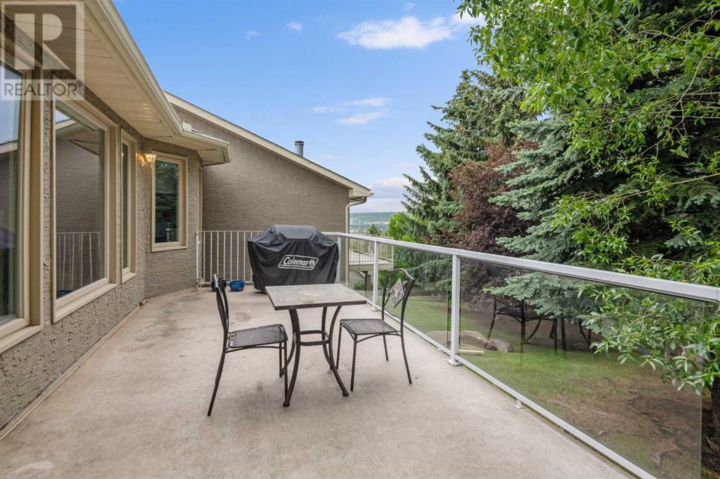 Single Family House for Sale in  Silver Creek Mews NW Silver Springs Calgary 