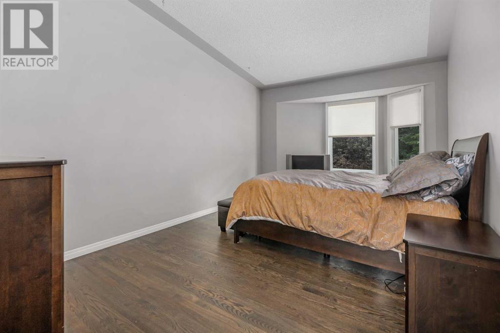 Single Family House for Sale in  Silver Creek Mews NW Silver Springs Calgary 